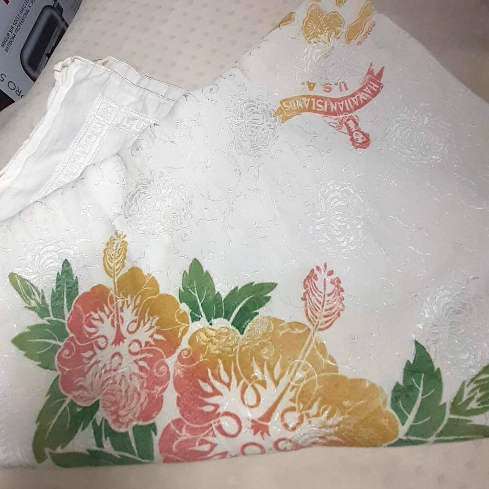 Vintage Retro Hawaiian Tablecloth. Ivory Green Peach. Tropical Hibiscus 62x52